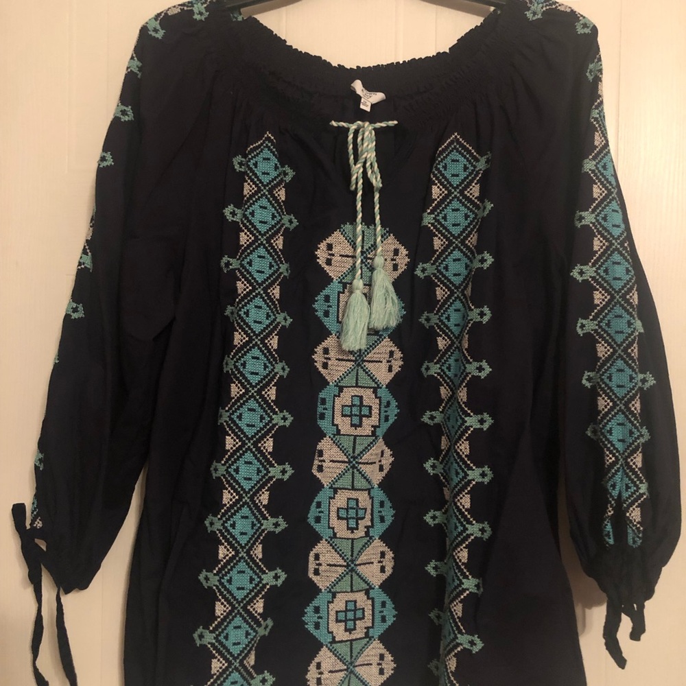 Crown & Ivy Navy Top